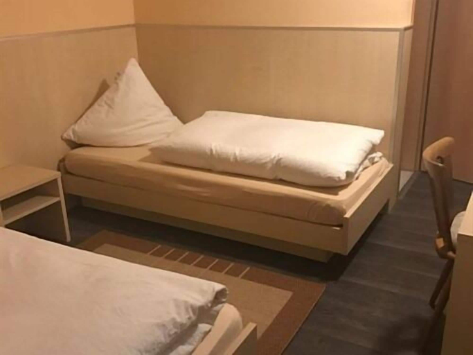 Bedroom 4, Landgasthof Feihl, Neumarkt in der Oberpfalz