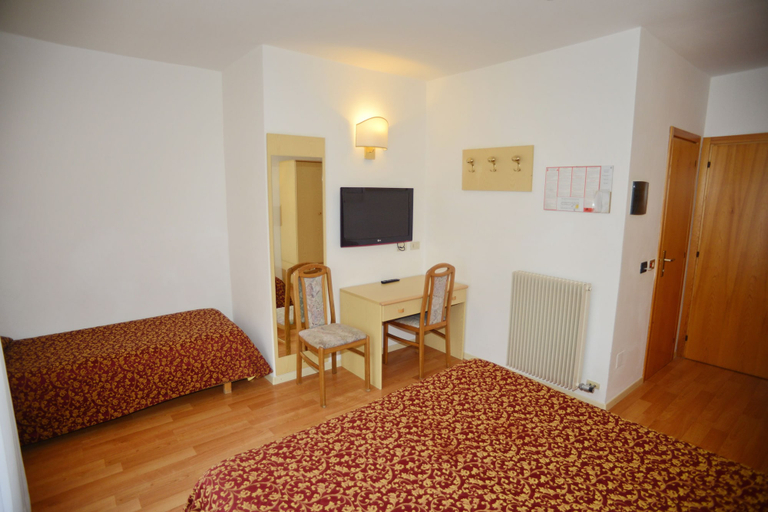 Bedroom 3, Hotel Canada, Trento