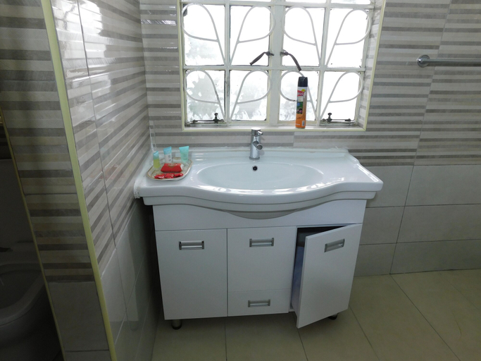 Bathroom 4, Regal Suites - Kenya, Westlands