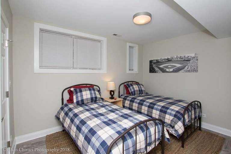 Bedroom 3, New Modern Comfort in Wrigleyville w Parking, Cook