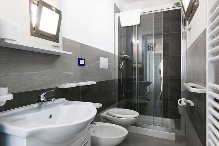 Bathroom 5, Maresidence, Lecce