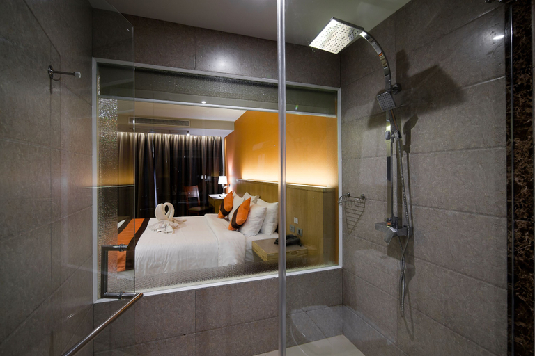 Bathroom 5, Balihai Bay, Pattaya