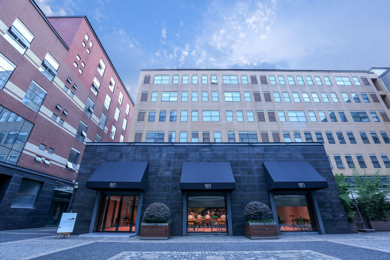 Exterior & Views