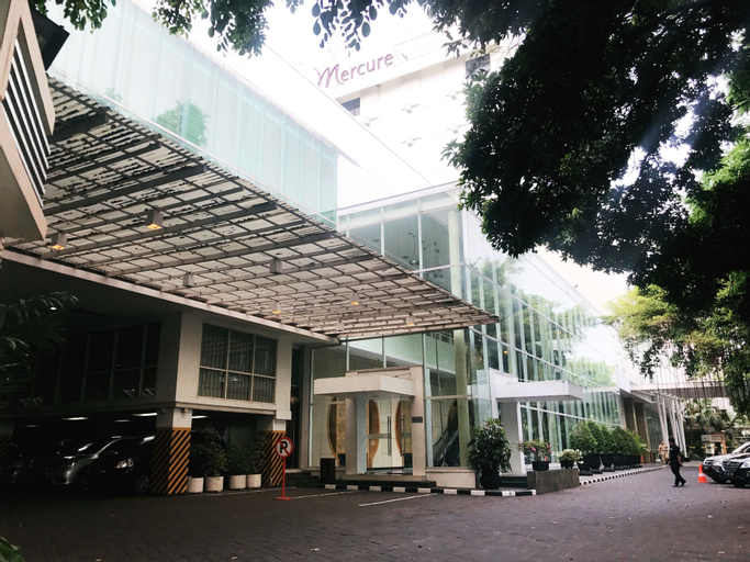 Exterior & Views 24