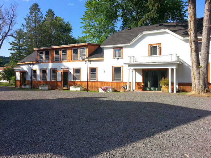 Exterior & Views 1, Townhouse Hotel, Otsego