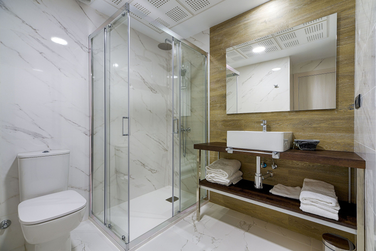 Bathroom 4, TH Apartments by Como en Casa, A Coruña