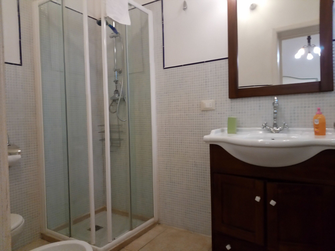 Bathroom 3, Villa Mediterranea, Lecce