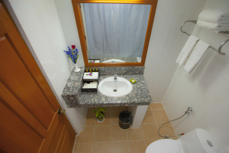 Bathroom 4, Grand Palace Hotel, Yangon
