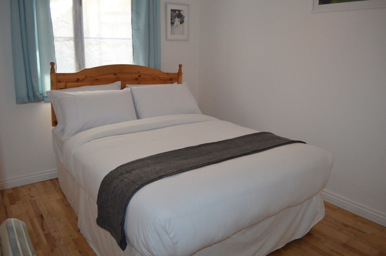 Bedroom 2, MetroStays - Christchurch 1, Dublin