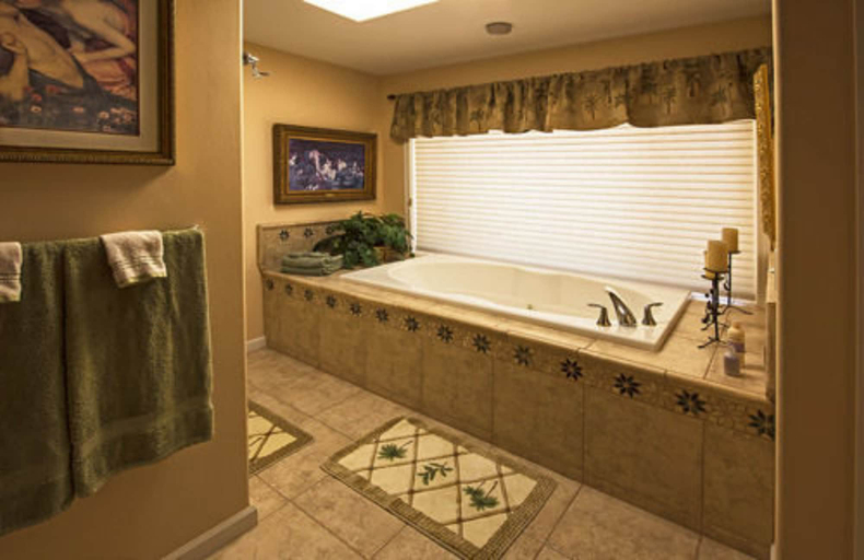 Bathroom 4, Rocky Point Ranch, Sanders