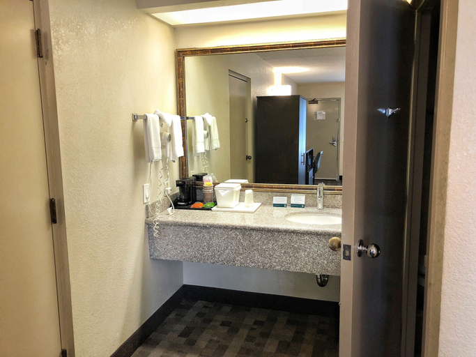 Bathroom 4, Quality Inn Riverside near UCR and Downtown, Riverside