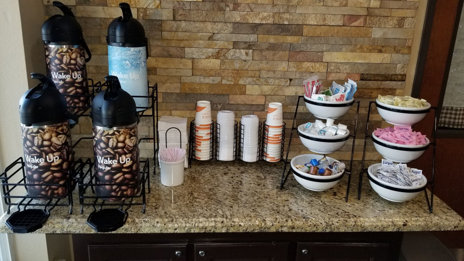 Food & Drinks 4, Comfort Inn & Suites Lakeside, Maverick