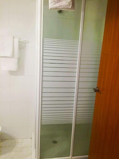 Bathroom 3, Hostal Europa, Tarragona