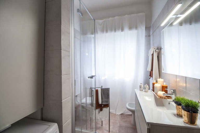 Bathroom 3, Olmo Apartment, Como