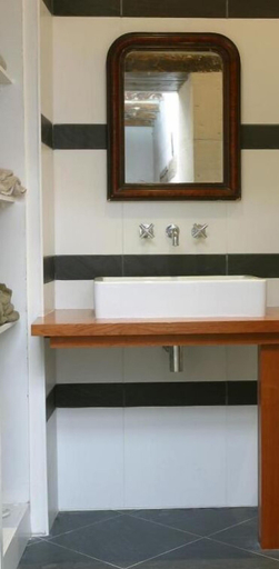 Bathroom 5, La Porte Rouge - The Red Door Inn Chambres d'Hotes, Charente-Maritime