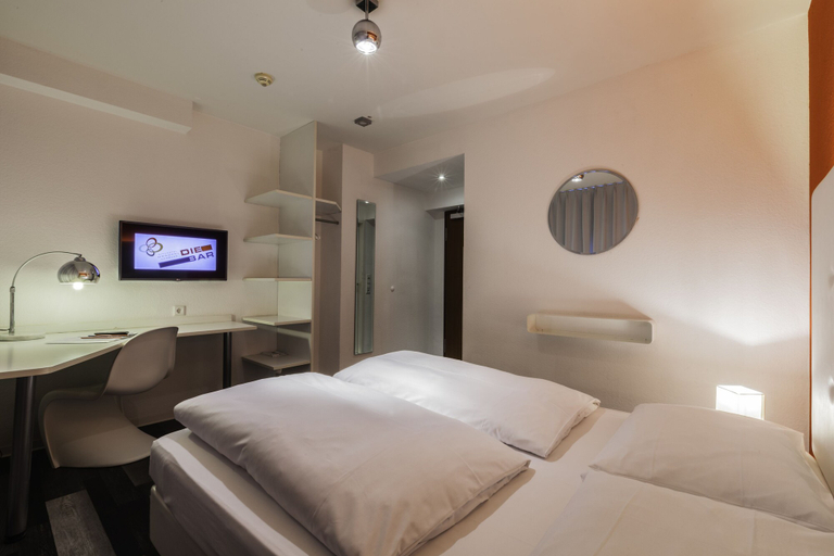 Bedroom 3, Cityhotel Monopol, Hamburg