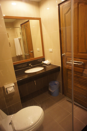 Bathroom 5, D Apartment 2, Pattaya
