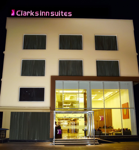 Clarks Inn Suites Katra, Reasi