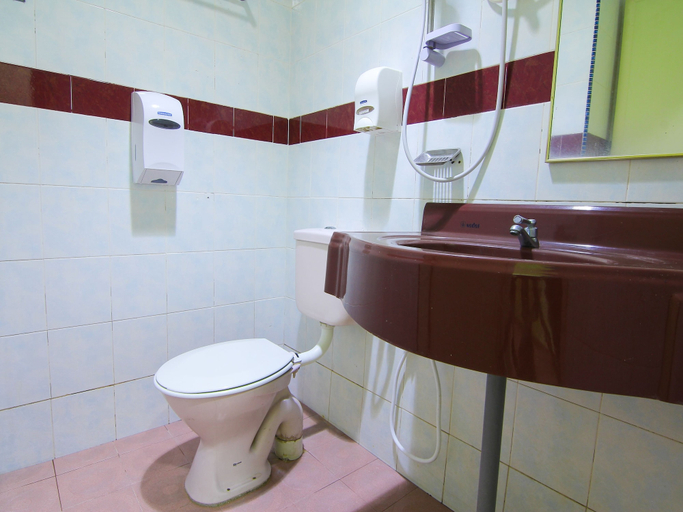 Bathroom 3, Hotel O T P Hotel, Manjung
