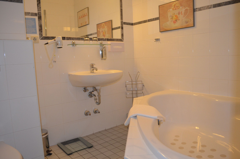 Bathroom 5, Jahrhunderthotel Leipzig, Leipzig