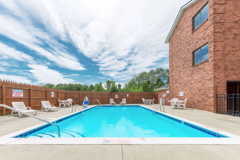 Sport & Beauty, Super 8 by Wyndham Georgetown, Scott