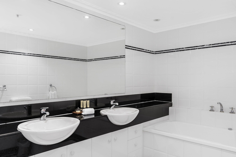 Bathroom 5, Oscar on Main Resort, Gold Coast