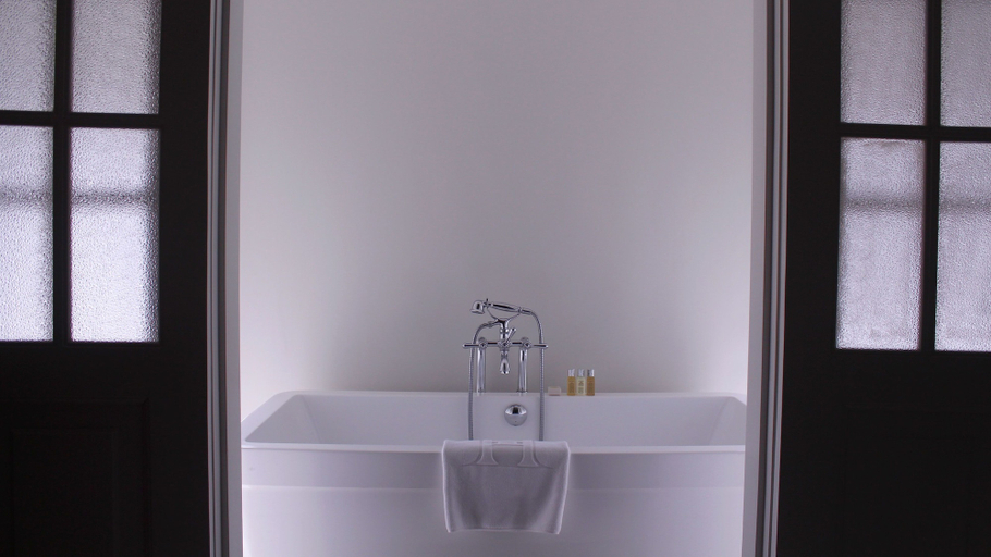 Bathroom 5, The Hermitage, A Tribute Portfolio Hotel, Jakarta, Central Jakarta