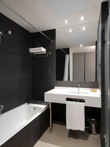 Bathroom 5, Hotel Cienbalcones, Zaragoza