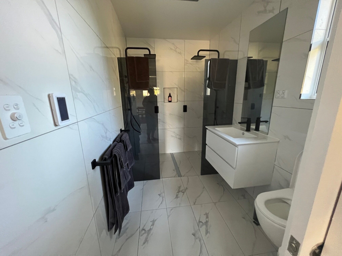 Bathroom 4, Glenaire Apartments on Frazer St, West Coast