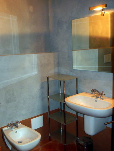 Bathroom 5, Corte Malpensata, Mantua