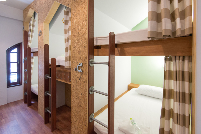 Bedroom 3, Barn and Bed Hostel, Wattana