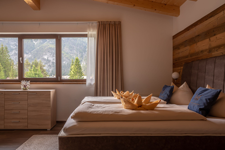 Bedroom 2, Hotel Alpennest, Innsbruck Land