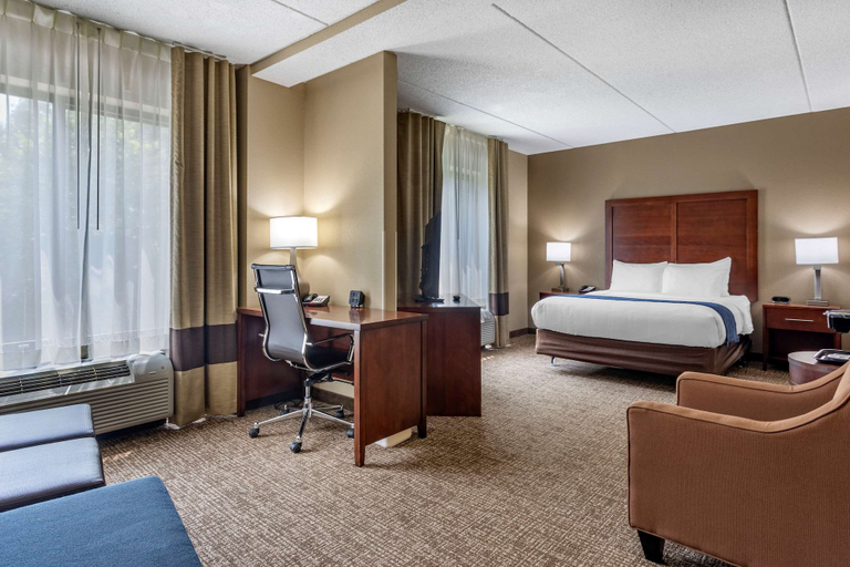 Bedroom 3, Comfort Suites Manchester near Arnold AFB, Coffee