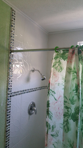 Bathroom 4, 3 Angels
