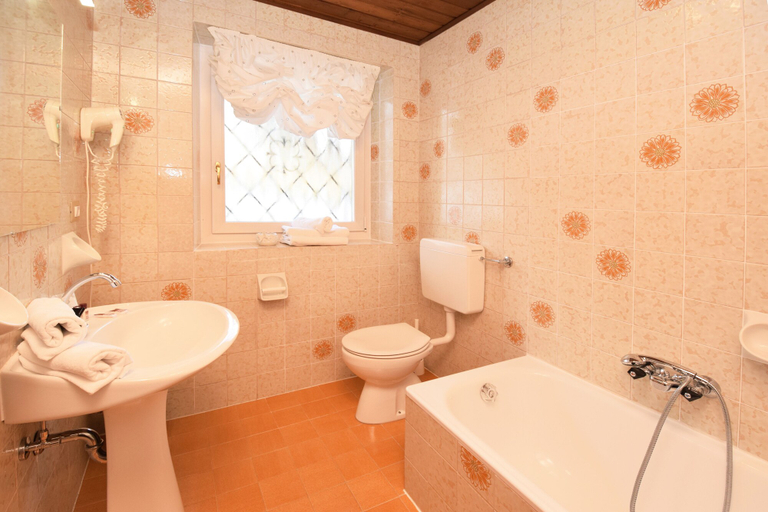 Bathroom 4, Hotel Chalet Olympia, Bolzano