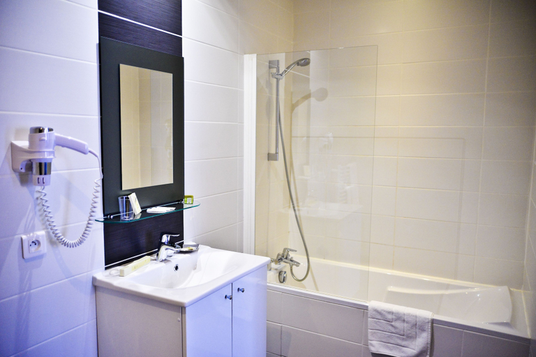 Bathroom, Hôtel Le Comty, Loire