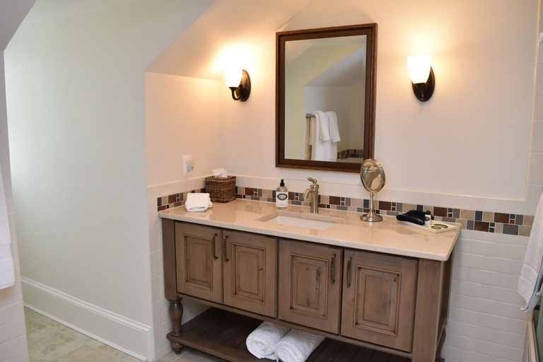 Bathroom 4, Inn at Evergreen, Prince William