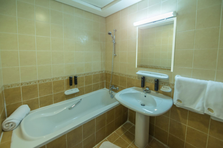 Bathroom, Jannah Place Hotel Apartment, Abu Dhabi City