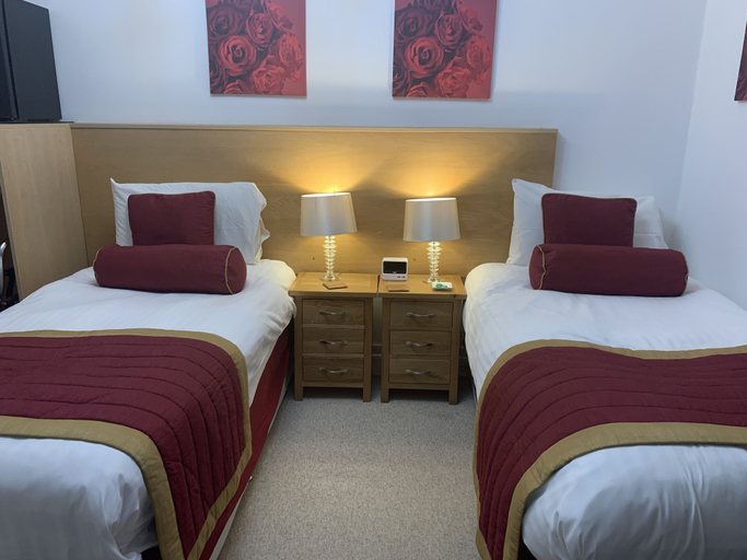 Bedroom 2, Avonpark House, Warwickshire