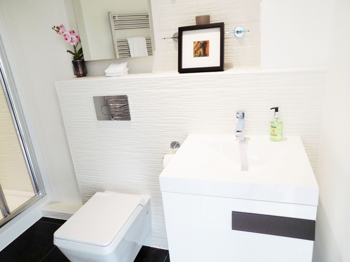 Bathroom 3, Expressbnb Apartments, Manchester