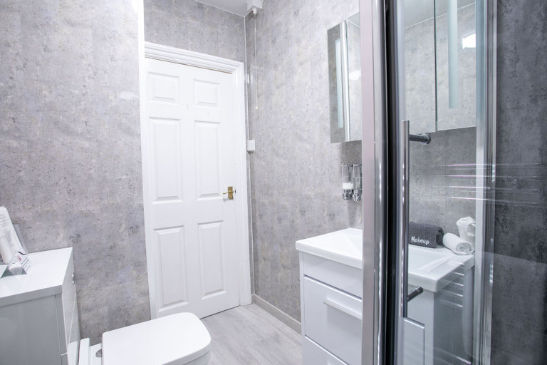 Bathroom 3, The Barclay Guest House, Torbay