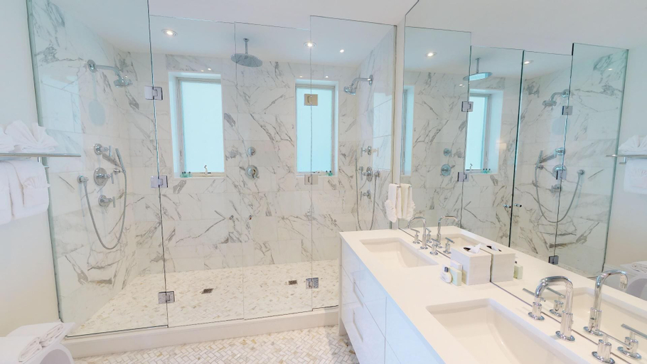 Bathroom 5, Caribbean Club Luxury Condo Hotel