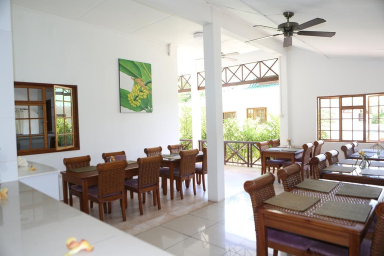 Food & Drinks 4, Le surmer self catering chalets