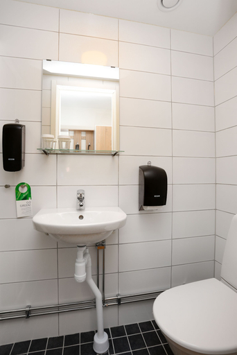 Bathroom 5, Almnäs Park Hotel, Nykvarn