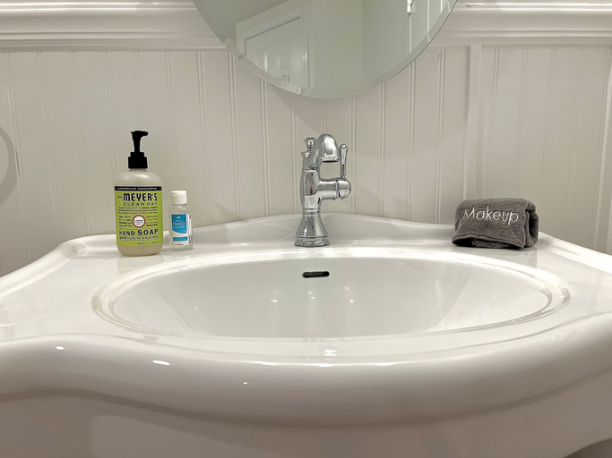 Bathroom 3, Rose Hill Inn, Woodford