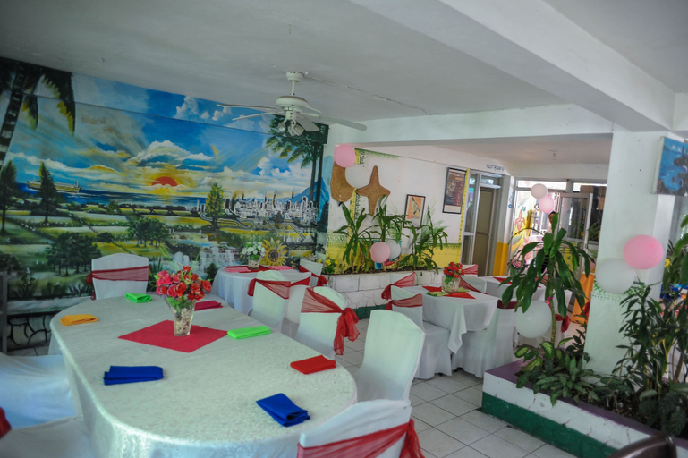 Food & Drinks 5, Gloriana Hotel