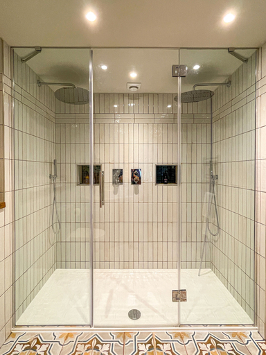 Bathroom 3, Parador44, Cardiff
