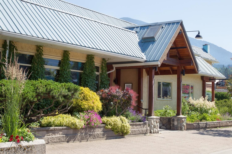 Exterior & Views 2, The Lodge at Arrow Lakes, Central Kootenay