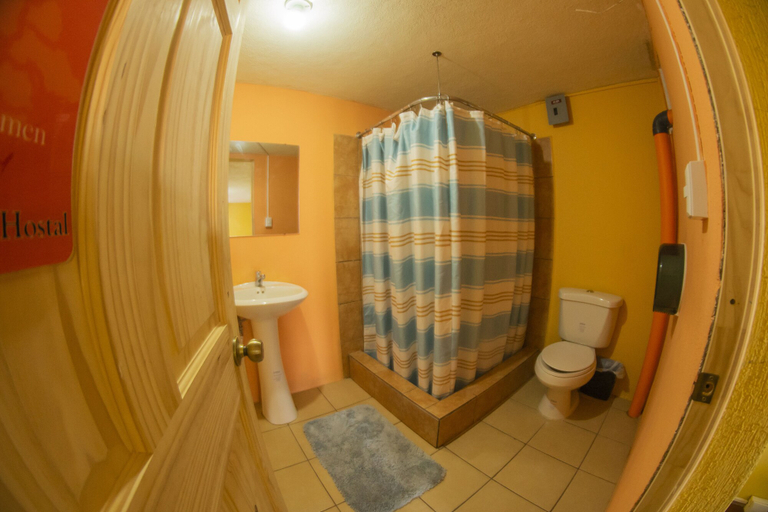 Bathroom 4, Euro Hostal, ZONA 13