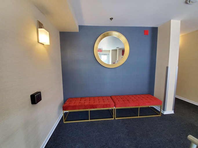 Others 5, Econo Lodge, Montréal